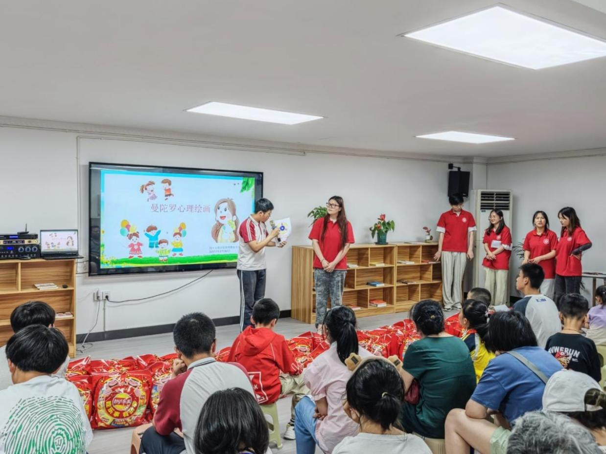 双节同庆 心暖童心|BBIN宝盈携手东城街道开展“粽点关注·童心向阳”志愿活动